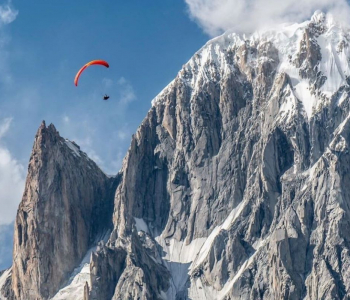 Paragliding-in-Karakorum-Pakistan